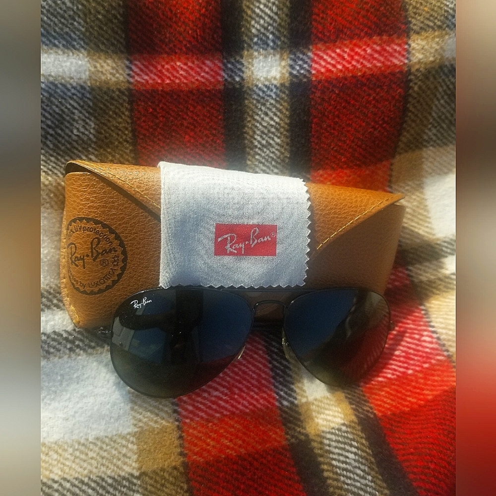 Ray-Ban Black Aviator Sunglasses